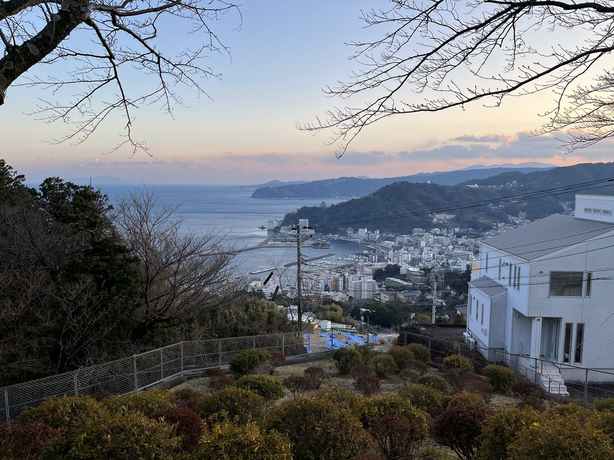 熱海のMOA美術館で大好きな吉田博展を見た帰り、陽の落ち始めた空が、帆船の木版画と全く同じ色彩で感動した。