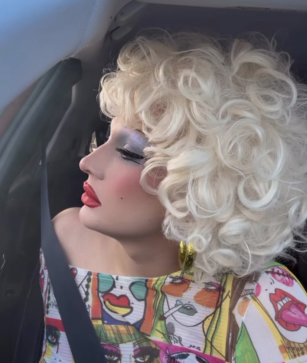 beatrixmattel's tweet photo. we need to be having serious conversations about how juno birch is THAT girl !!!! https://t.co/jnaNihAPrP