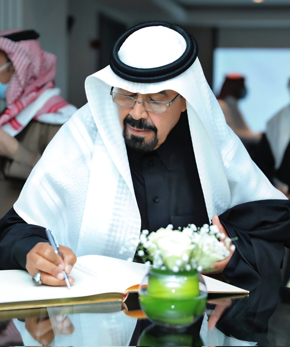 اللهم اشف والدي شفاءً ليس بعده سقماً، اللهم خذ بيده، اللهم احرسه بعينيك التّي لا تنام. اللهم ألبسه ثوب الصحة والعافية.  اللهم ربَّ الناس، أذهبِ البأس، واشفِ أنت الشافي، لا شفاءَ إلا شفاؤك، شفاءً لا يُغادر سقمًا.

اللهم انك تعرف انكساري وضعفي وقلة حيلتي، فاجبرني يا أرحم الراحمين.