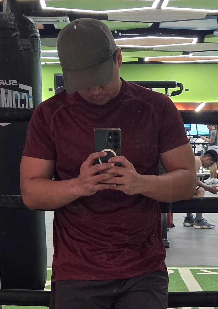 Skyedome's tweet photo. Pasarap muna tayo... #LateNightWorkout https://t.co/XA8zuhivbJ