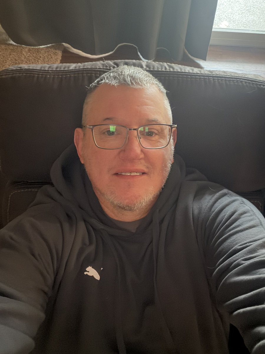 temme_mark's tweet photo. Southern Indiana! just sitting at home watching movies, waiting for the snow to come. Expecting 10 to 14 inches. BRING IT ON https://t.co/iHDr0iVw7w