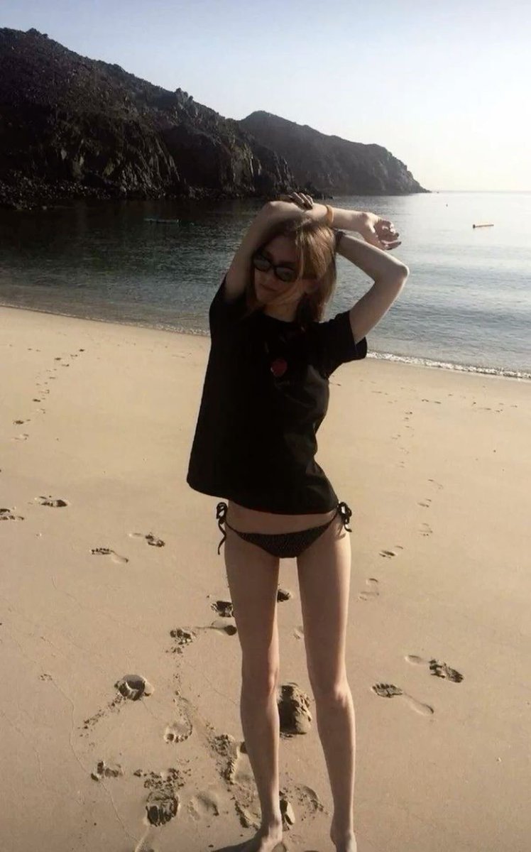 ◡̈ alex || starving for miku (36/50) ◡̈ tweet media