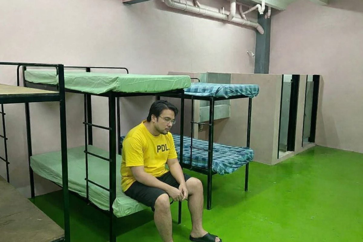 Unfair talaga kay revilla na mag isa lang sya dyan habang nasa laya si joel at jinggoy pati si chiz mga walang back bones