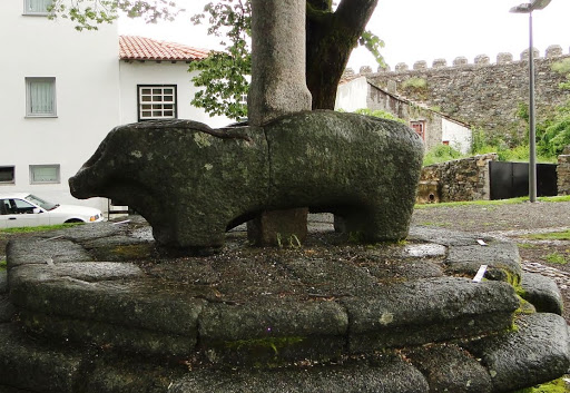 ReddeCastros's tweet image. Verraco de Bragança / Berrão de Bragança (Portugal)

Pelourinho de Bragança é um dos mais antigos do país seguindo uma tipologia própria da região nordestina. Símbolo de autonomia e poder senhorial, composto por uma base proto-histórica em forma de berrão

verracos.es/verraco/378