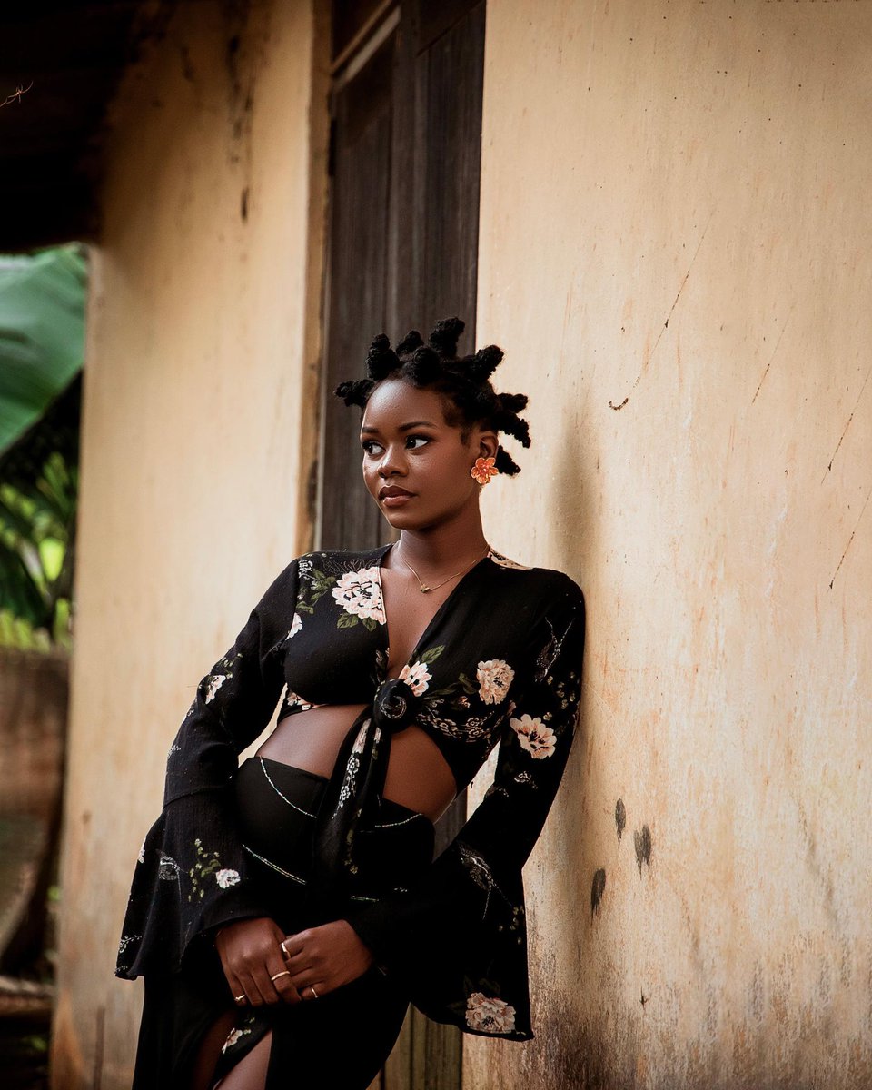 Nampijja_Helen's tweet photo. A blend of African modern fashion and village beauty. This look represents strength, elegance, and the beauty of staying rooted while embracing modern style. Perfect inspiration natural beauty aesthetics. ✨🖤
#modernafrican #africanbeauty #villagevibes #blackgirlmagic https://t.co/JnRBwitQ5j