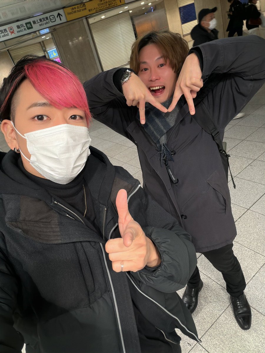 Magician_MiTaMa's tweet photo. 今日は企業の周年パーティーにてステージショーをお届けしました！

昨年の夏前にオファーいただき、打ち合わせを重ねて、無事に終えることができホッとしております。

ある演出に感動し、号泣されたお客様もいらっしゃり、驚きだけじゃないひと時を提供でき光栄です😊

加藤くんもありがとう！ https://t.co/rJb1crWrRc