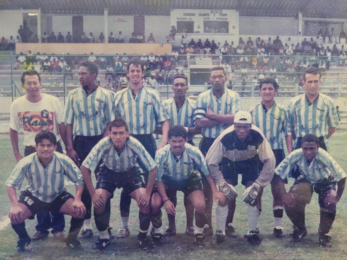 NUEVE DE OCTUBRE 1997

Yo con 30 años debutando en el fútbol profesional (de entrenador universitario al futbol profesional)
