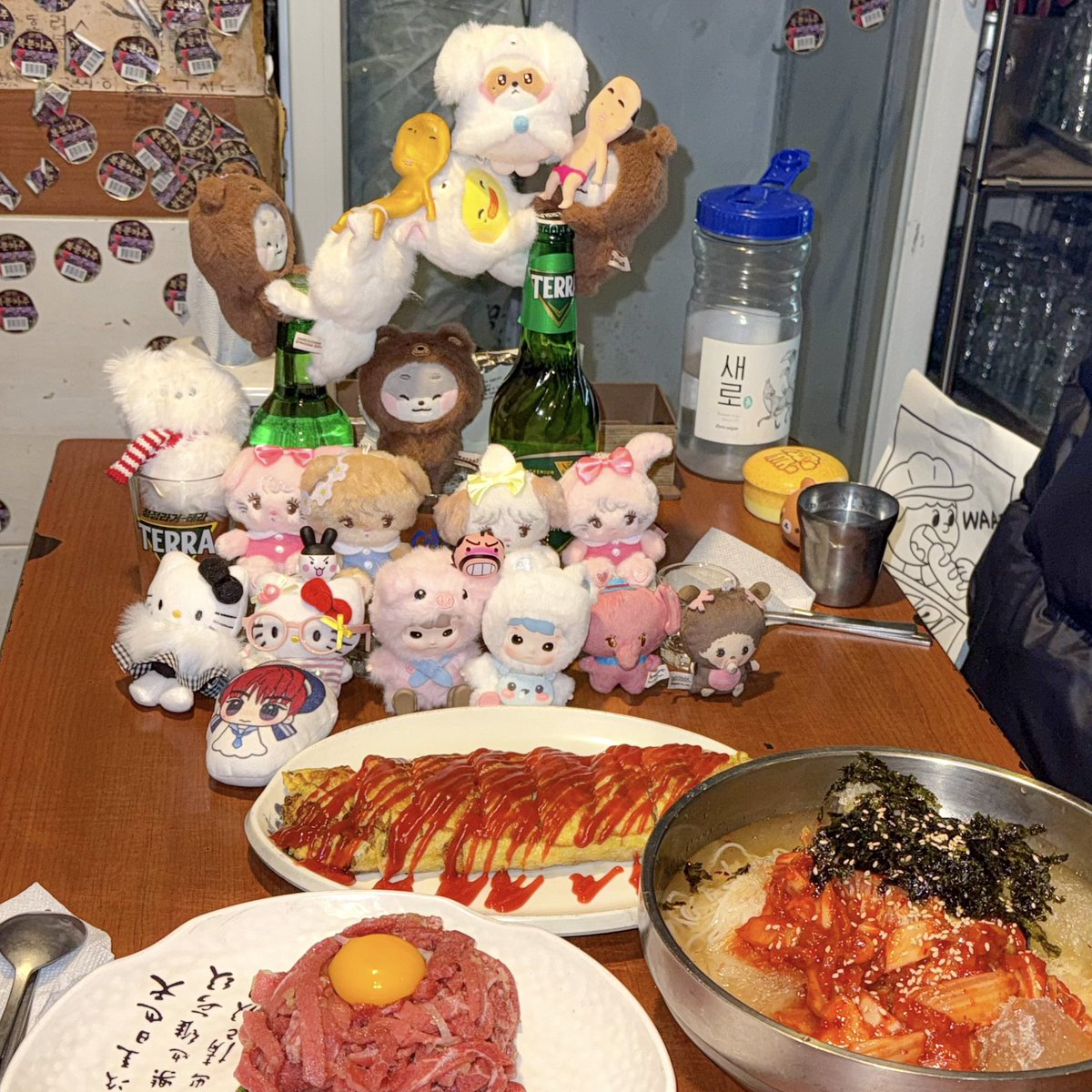 📍 신촌 오신다 떡볶이
📍 충무로 하얀집 

오신다떡볶이가면 꿀고구마스틱 필수로시키고
하얀집가면 김말국 계란말이 육회 필수로 시키기✔️