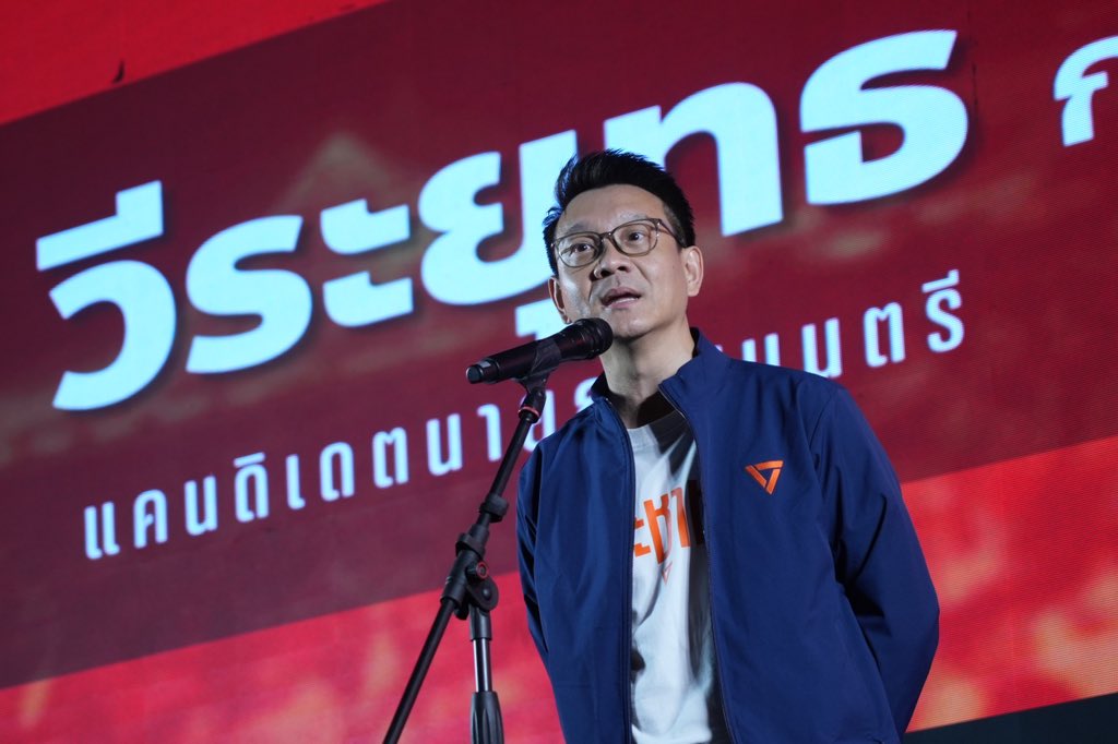 Ton_Veerayooth's tweet image. “หากเรายังมีความฝันเดียวกัน”  

พี่น้องประชาชนครับ 

ไม่ว่าเราจะเตรียมความพร้อมด้านนโยบายและทีมบริหารดีเพียงใด 

จิ๊กซอว์ชิ้นสุดท้ายที่จะทำให้เราสามารถสร้างรัฐบาลที่ดีที่สุดให้กับประเทศไทยและคนไทยได้ อยู่ที่ความฝันของทุกคน

หากท่านหยุดฝันไกล ยอมรับว่าประเทศไทยก็ได้แค่นี้แหละ…