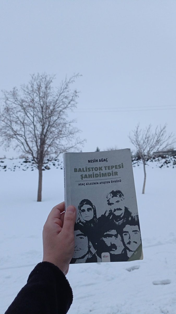 Şer giran bû li nava rexe 
Wê agrê azadyê vêxe 
Ezê bibêm ez çi bibêm 
Qet nizanim ez kê bibêm