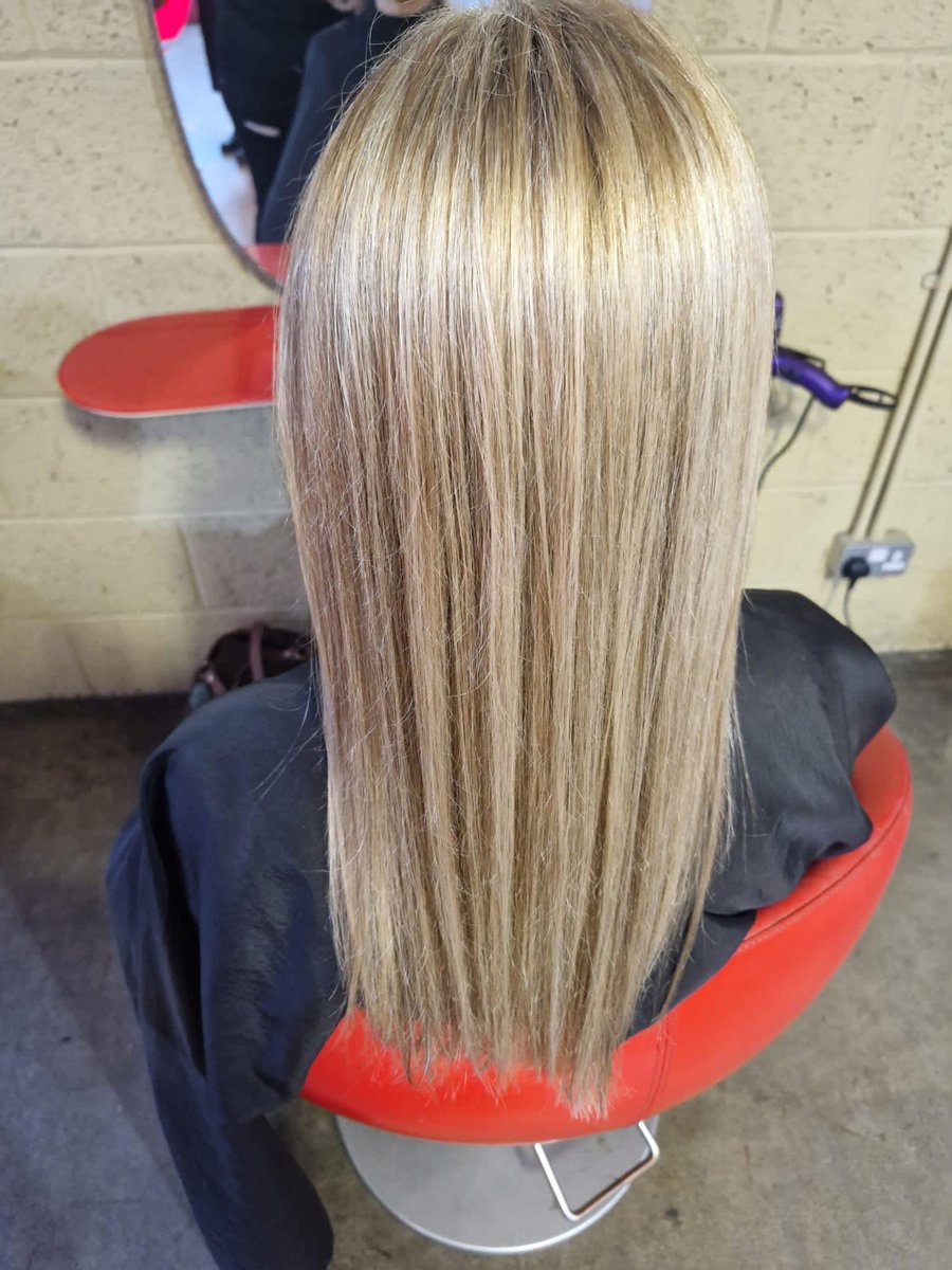 The only way to beat the January blues is…..

By letting us do ur hair 💇🏼‍♀️

Trust us when we say once you sit in the salon chair you won’t look back😊

#Schwarzkopf