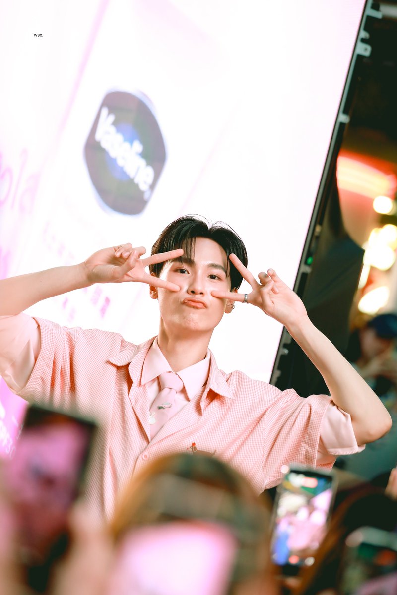 CHOMPUTRIPLES's tweet photo. น้องจูสุดหล่อของพี่ 🤟🏻🥹

JUNIOR WITH VASELINE POPUP

#VaselineRadiantxJunior 
#jun https://t.co/vWeLlrT86Y