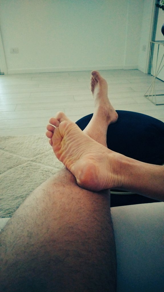 Franklin4469161's tweet photo. Relax...#feetِ #feetfetısh #feetpictures https://t.co/glahJjCbMQ