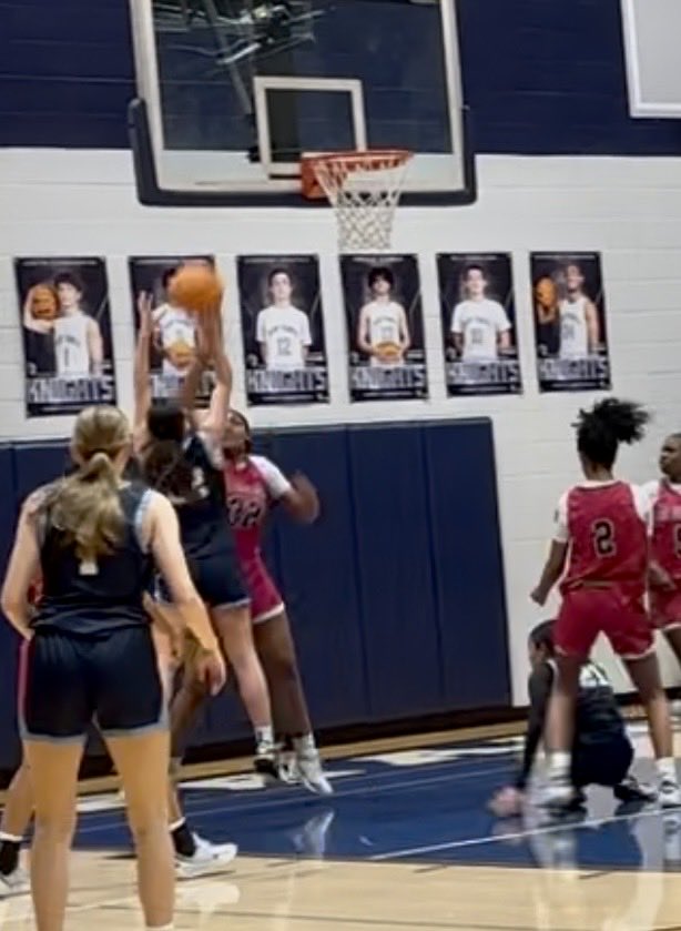 AilaCourtenay's tweet photo. Dad usually does the recording. He didn’t make the game so this is what my mom got. No time to celebrate after a defensive plays. There’s still work to do. #BlockParty 🚫⛔️💪🏾😏#BigGirlGame #AilasCourt @AEBLHOOPS https://t.co/p4RRokQEvP