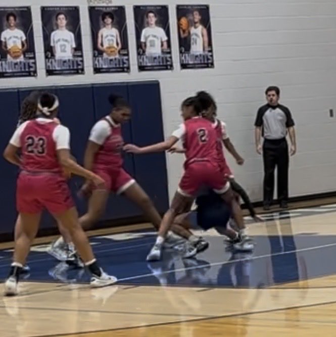 AilaCourtenay's tweet photo. Dad usually does the recording. He didn’t make the game so this is what my mom got. No time to celebrate after a defensive plays. There’s still work to do. #BlockParty 🚫⛔️💪🏾😏#BigGirlGame #AilasCourt @AEBLHOOPS https://t.co/p4RRokQEvP