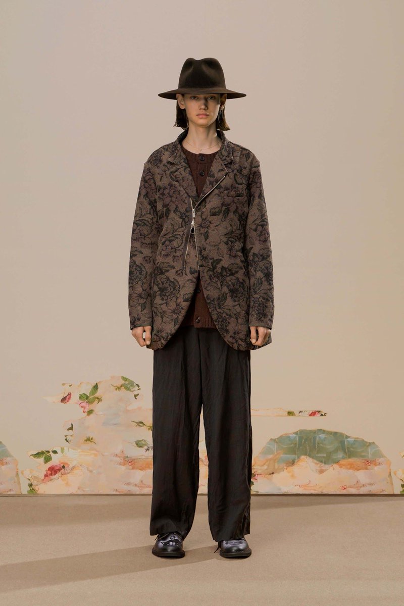 MaleFashTrends's tweet image. #Undercover Otoño-Invierno 2026: la maestría de Jun Takahashi en la sastrería subversiva #PFW buff.ly/oOTRghn