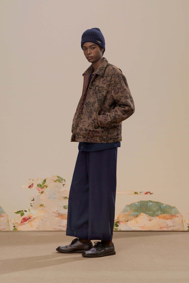 MaleFashTrends's tweet image. #Undercover Otoño-Invierno 2026: la maestría de Jun Takahashi en la sastrería subversiva #PFW buff.ly/oOTRghn