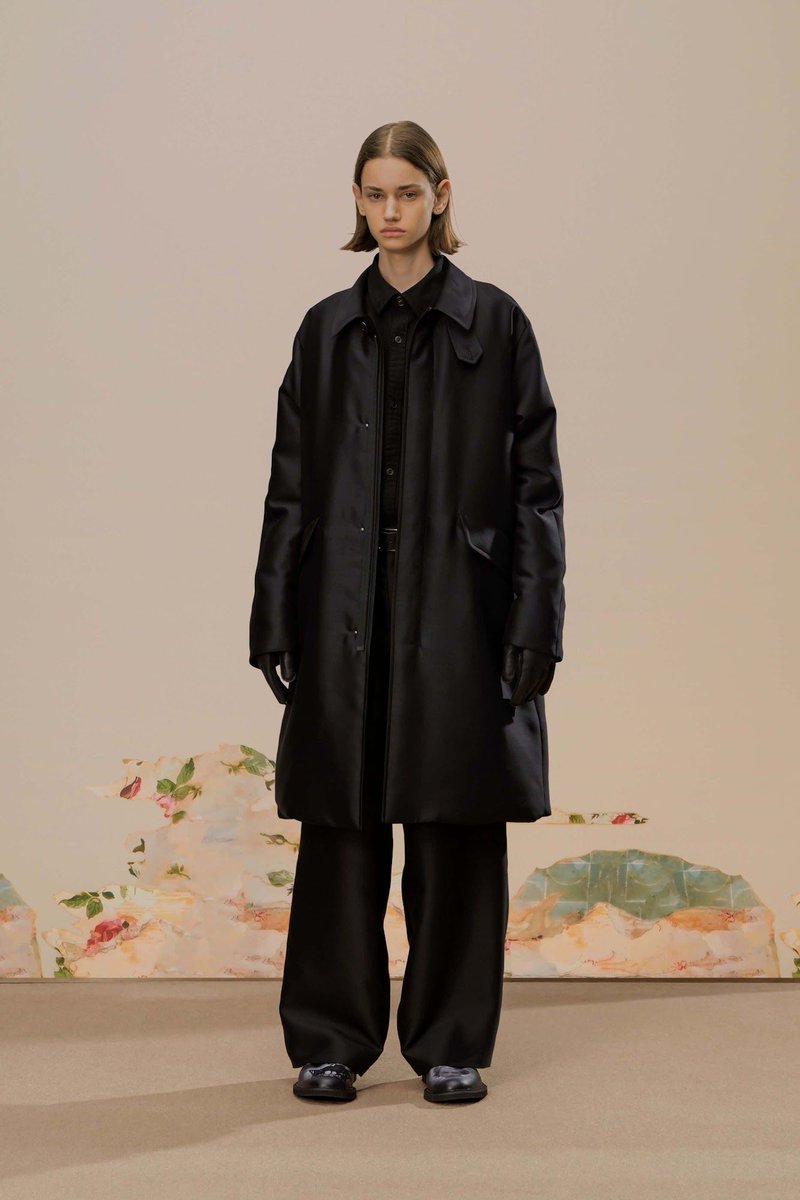 MaleFashTrends's tweet image. #Undercover Otoño-Invierno 2026: la maestría de Jun Takahashi en la sastrería subversiva #PFW buff.ly/oOTRghn