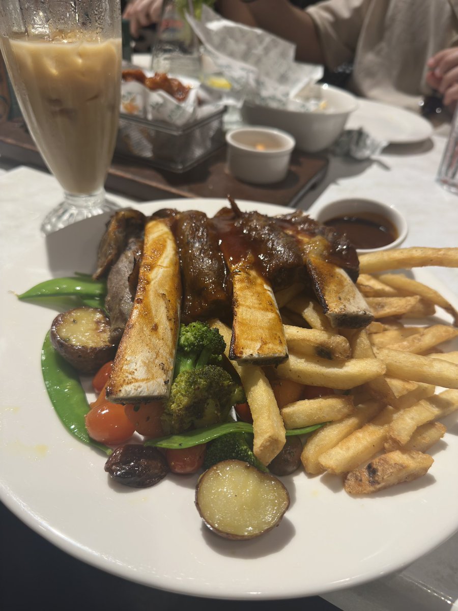 S A X (🧃) tweet media