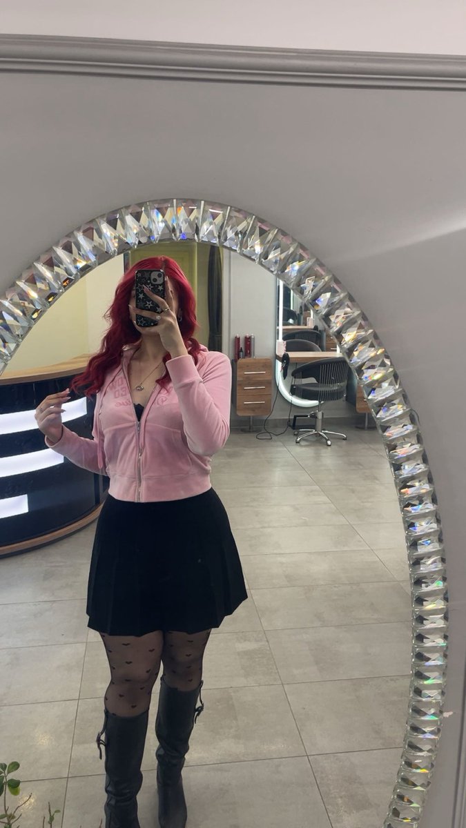 MistresslDollie's tweet image. sarsılsa da yıkılmaz tahtım #finansalköle #sahibe #ayakkölesi