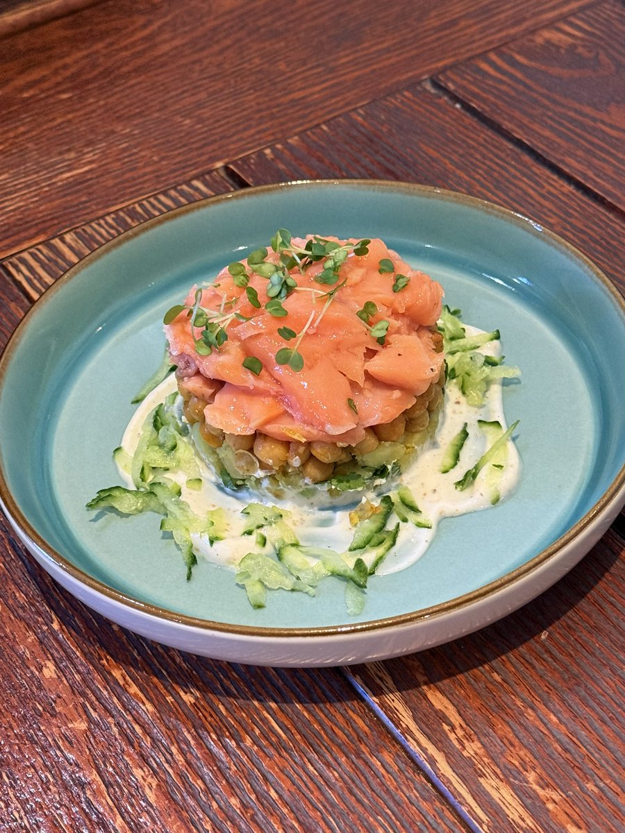 Well the upgrade camera continues to hate me so I continue to take rubbish photos.  Mr. D’s lunch - turmeric potatoes, roasted spices chickpeas, sous vide salmon, tandoori yoghurt.  Don’t ask about dinner - it’s four courses of pain.  For me.  He thinks elves bring it round.