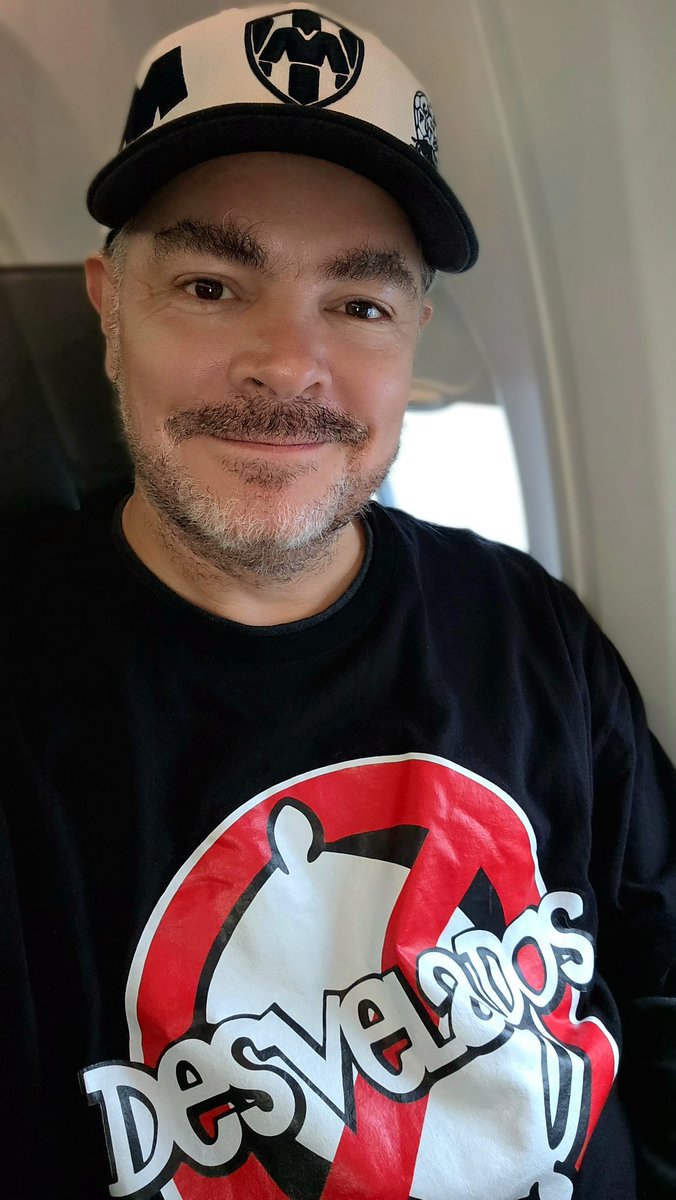 JRPalaciosChapa's tweet photo. Por casi 35 años he tenido el gusto de cubrir, viajar, reportar, grabar, editar, conducir y producir @Desvelados_Tv .

35 años de conciertos, eventos, reportajes, tours, momentos mágicos, virales e imborrables.

Nada de esto sería posible sin el apoyo de aliados, amigos, el público, fans, raza que nos ve, comenta, pide y sigue prefiriendo nuestros contenidos.

¡¡ Muchas Gr♡cias !!

Hoy volamos al DF a ver a mi compadre y amigo Pepe Madero que llenó Sold Out su concierto de HOY con 60,000 personas en el Autódromo Hermanos Rodríguez / Foro Sol / @escenariognp

🔥🔥🔥
👏🏼👏🏼👏🏼
😍😍😍

Este 31 de Enero pasará por nuestro Face y YouTube este programa especial.

Hecho con amor y cariño, esperamos que les guste.

#Desvelados35Años
#PepeMadero
#Desvelados
#35Años