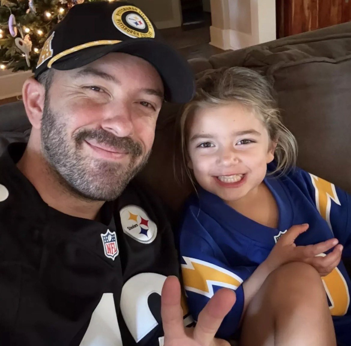 purplemedia_x's tweet image. .@iamcardib calls 4-year-old a "little white b*tch" over "incorrect" football picks, encouraging death threats to her &amp;amp; her father!

the father calls the botched and illiterate rapper a "disgrace to humankind!”