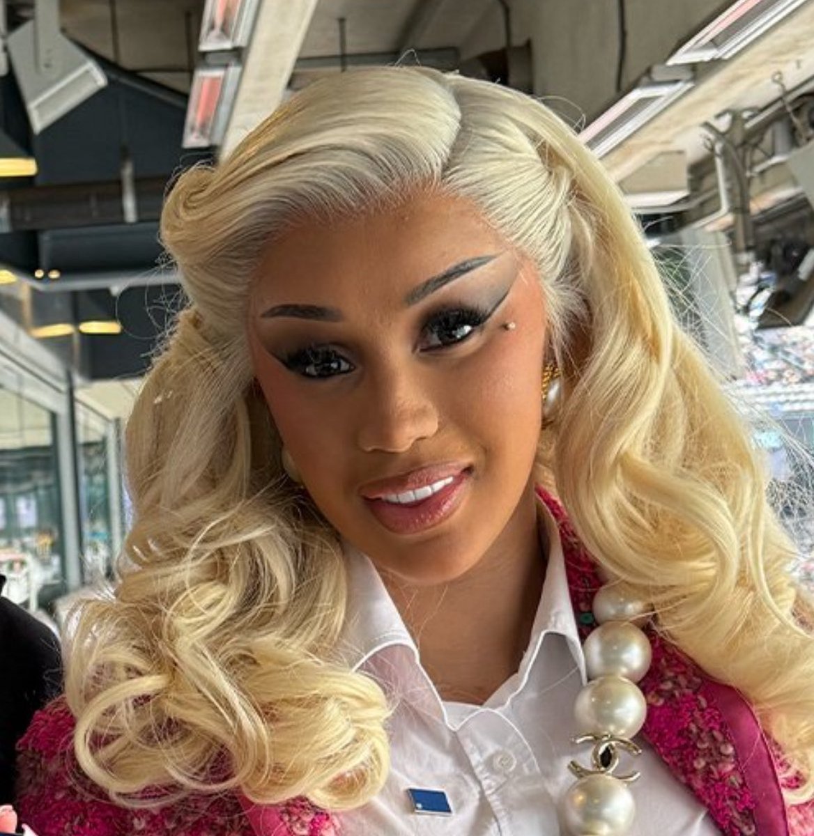 purplemedia_x's tweet image. .@iamcardib calls 4-year-old a "little white b*tch" over "incorrect" football picks, encouraging death threats to her &amp;amp; her father!

the father calls the botched and illiterate rapper a "disgrace to humankind!”