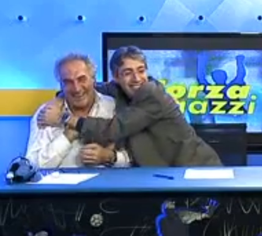 InterFanTV's tweet photo. Carissimo Nazzareno #Canuti, voglio ricordarti così, mentre ci abbracciamo per un gol della nostra Inter! Perché il tuo sorriso, le tue battute, la tua umanità, non ci lasceranno mai, come quel meraviglioso gruppo del 12° scudetto di cui hai orgogliosamente fatto parte! https://t.co/jXifCEA3Ek