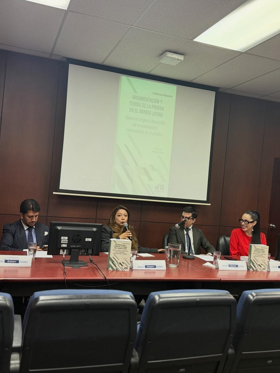 📌El jueves 22/1/2026 recibiendo los comentarios de estos maravillosos colegas 👇🏼🫶en la PUCE