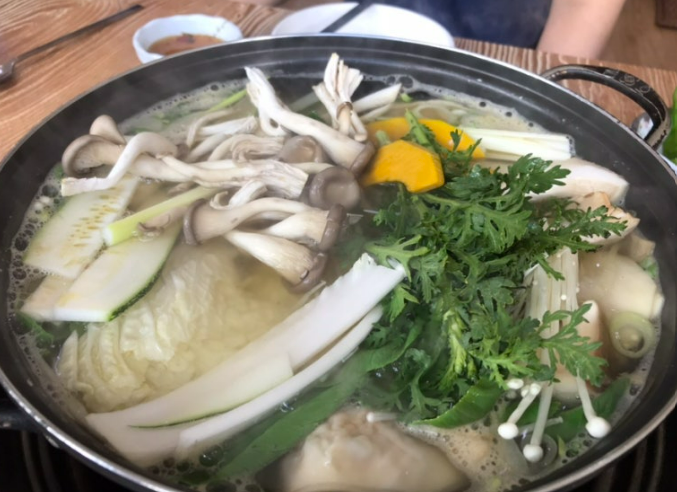 전주맛집은 아래 링크. 
x.com/jongy064/statu…

이번에는 군산 맛집입니다. 
전주 군산은 차로 약 50분 거리
전주 놀러오면 군산도 가보세요. 

1.한일옥
소고기 무우국 유명
맛있는 녀석들 방송
사람 많음. 사실 저는 잘 모르겠음. 사람들 많이감. 

2.일해옥
콩나물 국밥. 현대옥 본점이 더