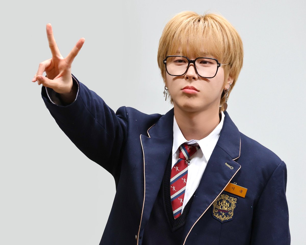 늦었지만,, 기욱아 생일 축하했어💙

#당신은_어디쯤_여긴_기욱이_생일
#LoveLee_Giuk_Day