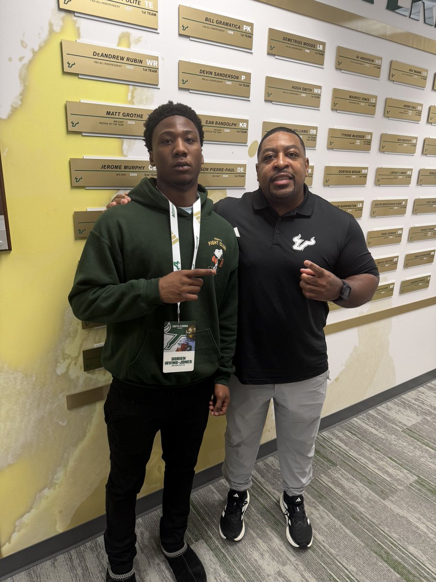 USF jR day!!! Good talk with head rb coach <a href="/CoachEBrooks/">Elijah Brooks</a> <a href="/FBCoachCHarris/">Chance Harris</a> <a href="/USFFootball/">USF Football</a>