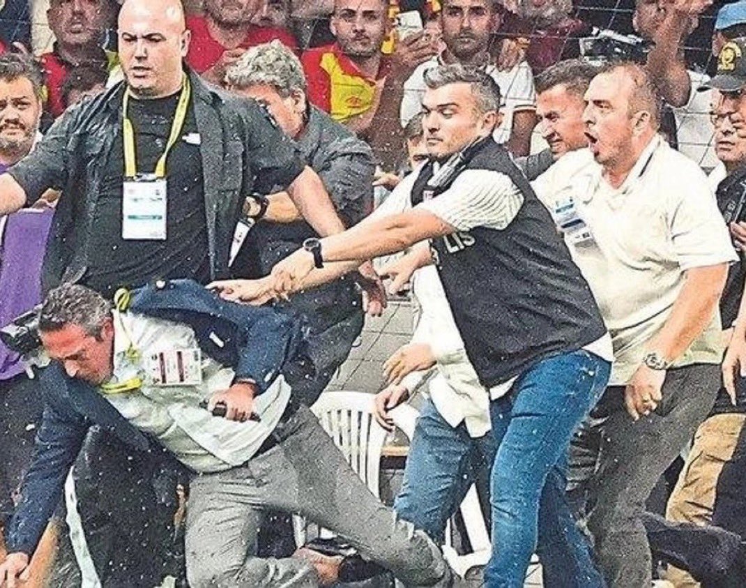 Bu arkadaş mı şampiyon Okan Buruk’u tehdit etmiş 😂 #DevrikYalıÇocuğu