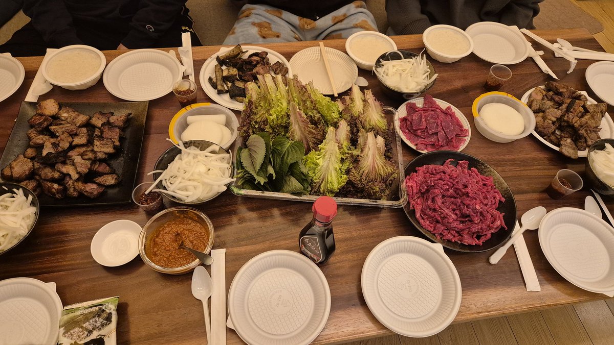 H o Y a  tweet media