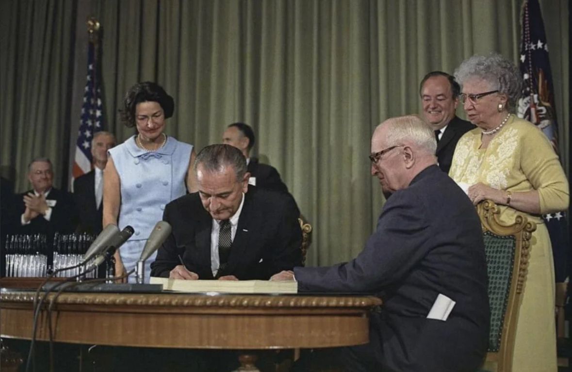 Looking Back In Time tweet media