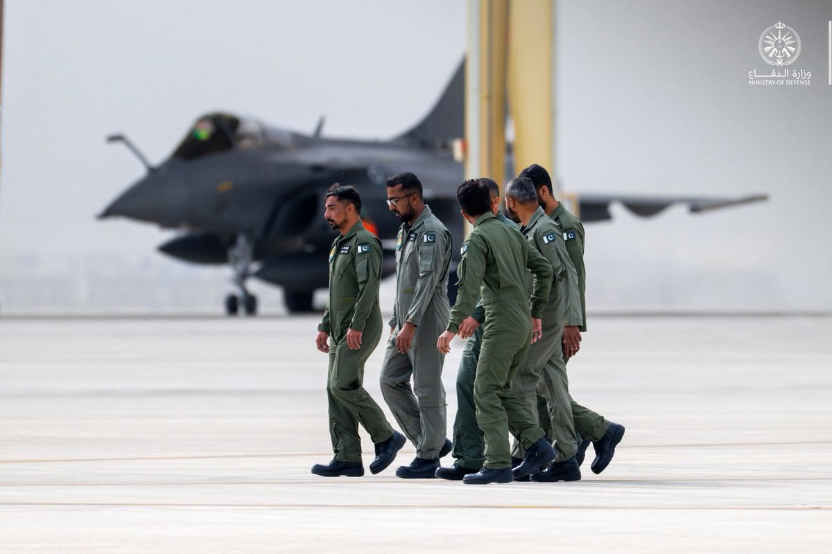 faiz_ibraham's tweet photo. The Saudi Ministry of Defence also teased the French Rafale with this image during the Spears of Victory Exercise 2026, showing Pakistan Air Force crew members walking confidently with a Rafale in the background. #BunyanumMarsoos #OperationSindoor #IndianArmy #PakistanArmy https://t.co/0mk96SJ8F1