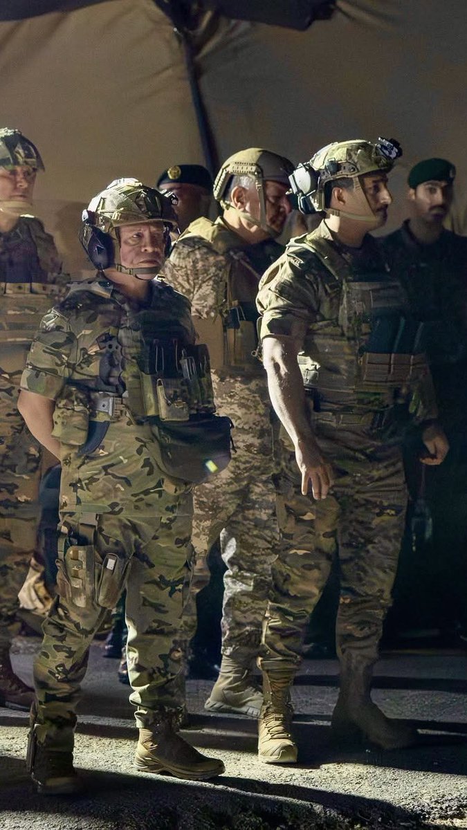 Barqhkj's tweet image. الملك يطلق تحولاً بنيوياً شاملاً للجيش العربي خلال ثلاث سنوات لبناء قوة حديثة، رشيقة، ومتفوّقة تكنولوجياً 🇯🇴