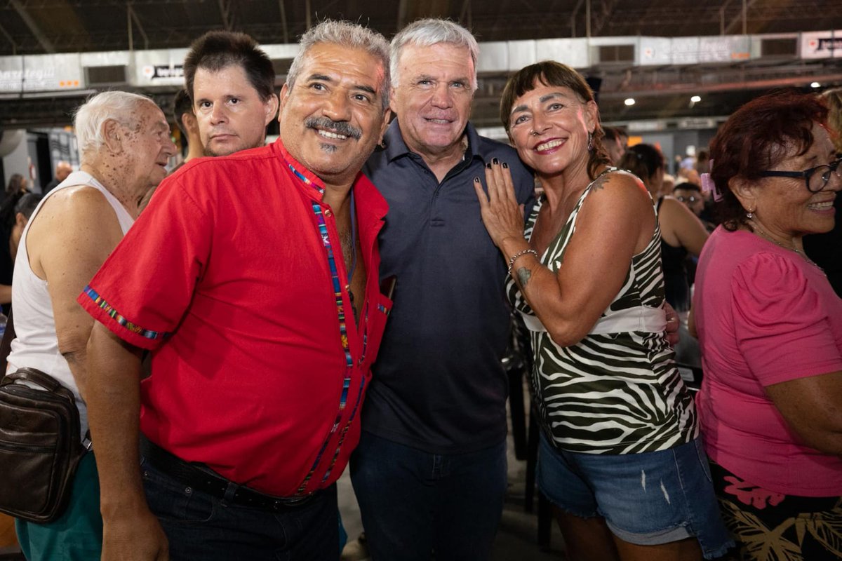 CarlosBalorBera's tweet photo. Ayer estuve en el Centro Municipal de Actividades Roberto De Vicenzo visitando del Patio de Tango y Folclore, una de las propuestas del Ciclo de Verano de Cultura. Música, baile y tradició para que las familias de Berazategui disfruten del verano con actividades gratuitas. https://t.co/eBlsIFdm6i