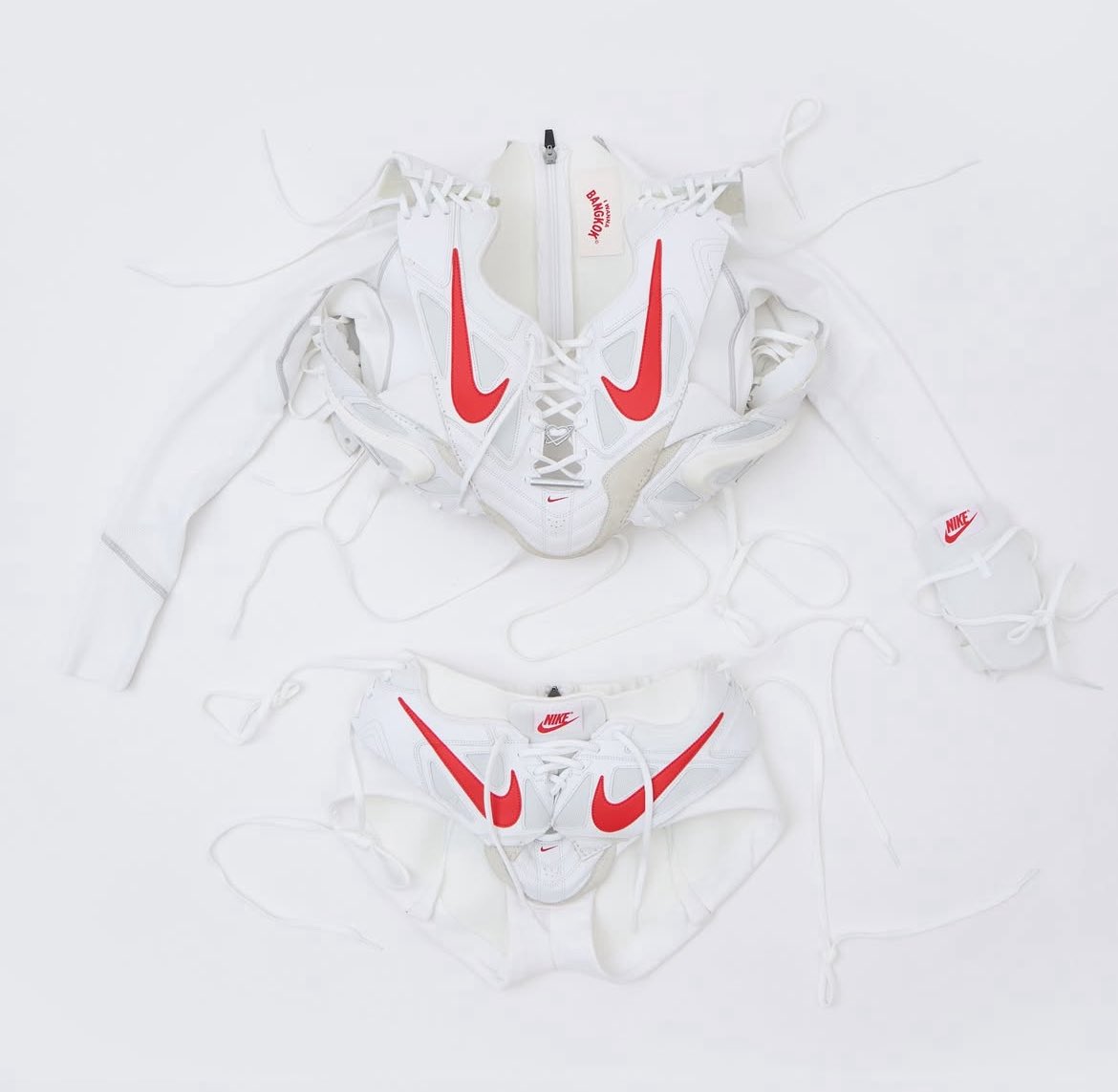 LaliceUpdates's tweet image. iwannabangkok IG update:

“👟 Custom @Nike Sneakers look, co-created with nanist for lalalalisa_m
Supported by @Nike! BP DEADLINE WORLD TOUR in Hong Kong - Day 1
👢Boots by emptybehavior”

🔗 instagram.com/p/DT5hbJ-E_-z/…

@wearelloud 

HONG KONG LOVES LALISA
#DEADLINEinHK_LISA…