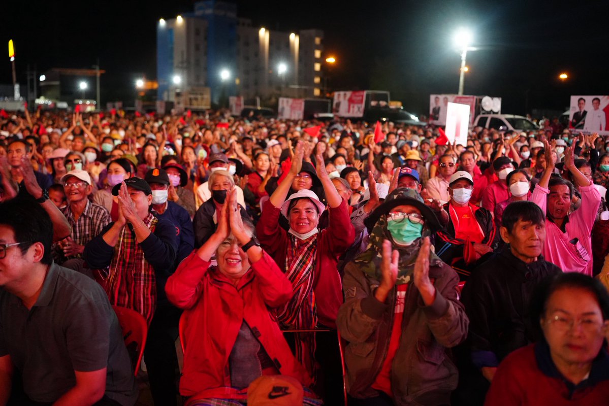 YodchananW's tweet image. วันนี้ 6 จุด 4 จังหวัด ร้อยเอ็ด, ยโสธร, กาฬสินธุ์ และขอนแก่น 

พบพี่น้องในทริปอีสานวันแรกครับ อีสานยังทำให้ผมรู้อบอุ่นเหมือนเคย

พรุ่งนี้ ไปกันต่อครับ เช้ายันค่ำ! พบกัน 7 จุด 4 จังหวัด เริ่มที่หนองบัวลำภู (ศรีบุญเรือง), ชัยภูมิ (ภูเขียว-แก้งคร้อ), ขอนแก่น…