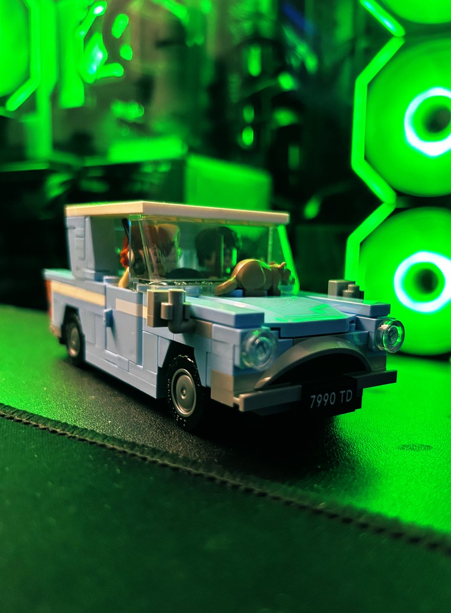 My first ever <a href="/LEGO_Group/">LEGO</a> build. Took me 3 whole hours. I know why this is addictive now!