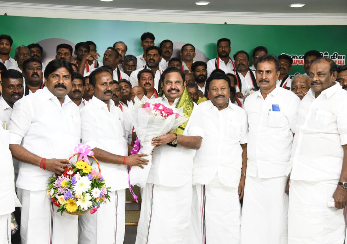 EPS தலைமையை ஏற்ற OPS ஆதரவாளர் - கடந்து வந்த பாதை 

2022 ஆம் ஆண்டு மே மாதம் இருக்கும். தமிழகத்திலிருந்து தேர்ந்தெடுக்கப்பட்ட ராஜ்யசபா உறுப்பினர்களின் பதவிக்காலம் நிறைவடைந்து புதிய உறுப்பினர்களை தேர்ந்தெடுக்கும் தேர்தலுக்கான அறிவிப்பு வெளியானது. அதிமுக சார்பில் இரண்டு பேர் ராஜ்யசபா