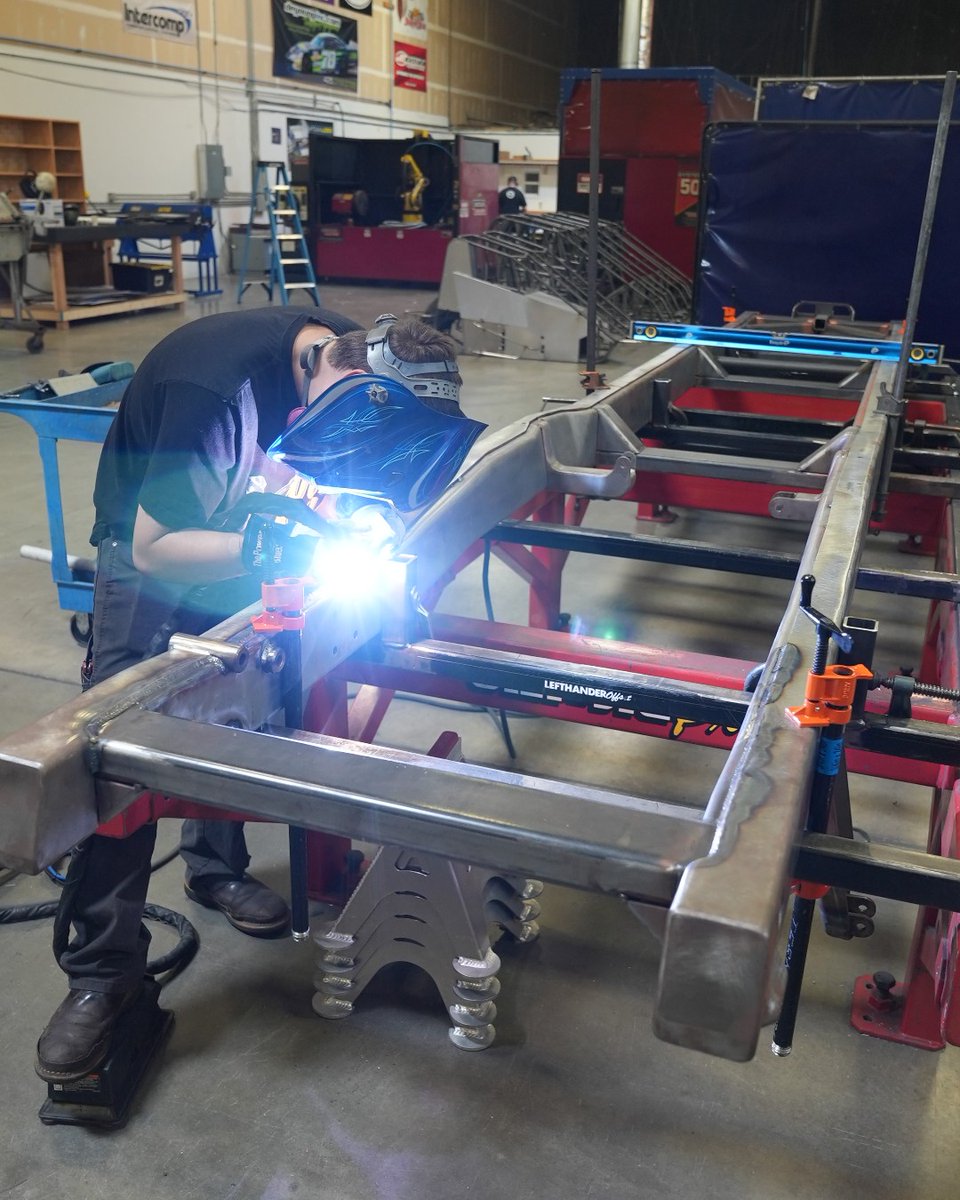 prishow's tweet image. Sparks flying where race cars are born. 🔧🔥

Precision, patience, and a chassis built the right way—by hand, from the ground up. That's how its done at @JoesRacing! 

Follow our socials and see the latest motorsports news!

#PRIShow #PRI2026