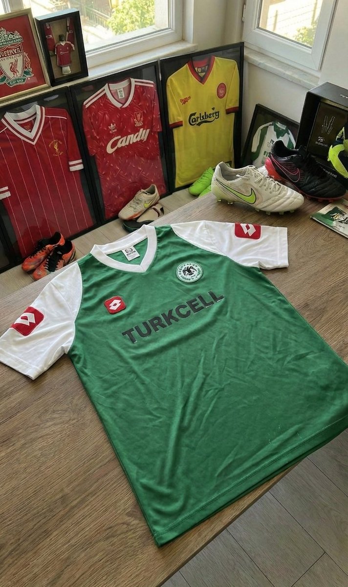 Konyaspor 2004-2005 Yasin Çelik harika parça! Sanırım Bolu kampında bir hazırlık maçında giyildi.