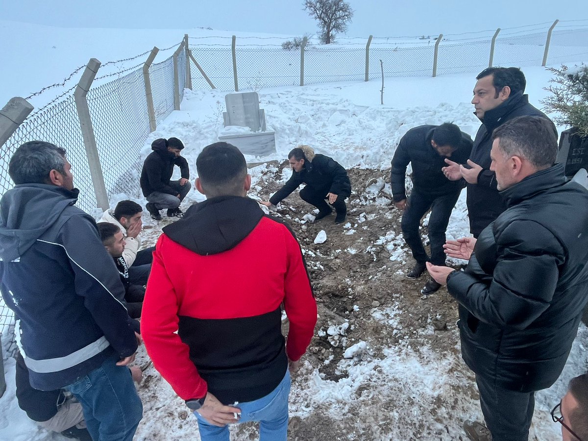 Annemin kabrinde bu gün gündüzkü son dua