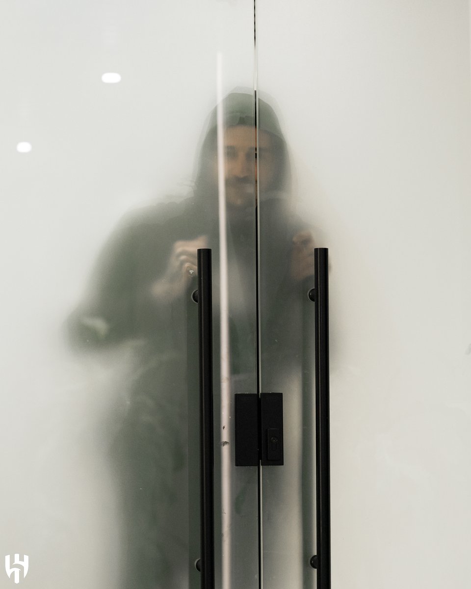 من اللاعب؟! 👀