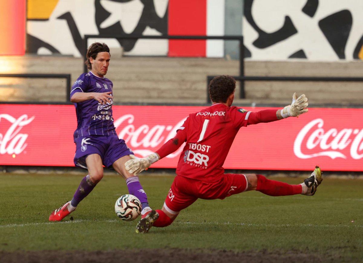 kbeerschotva's tweet photo. 46’ |0-0| Start van de tweede helft.
#LOKBEE #WeAre13 https://t.co/i9ZeNkDVyc