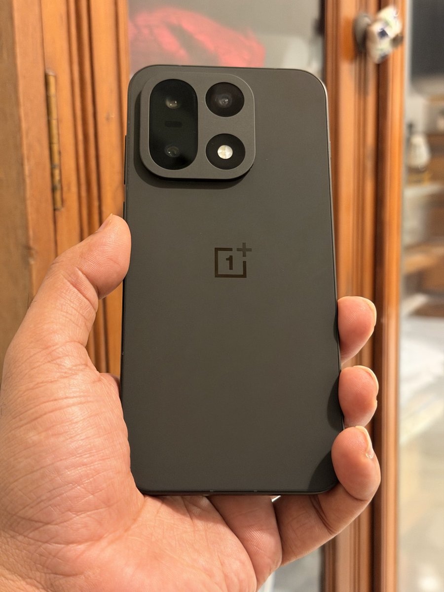 Phonenurd's tweet image. 😳OnePlus can now permanently destroy your phone with a software update - Louis Rossmann

If your manufacturer can permanently brick your device with a software update, do you really even own it?
#OnePlus #RightToRepair #TechNews #Android