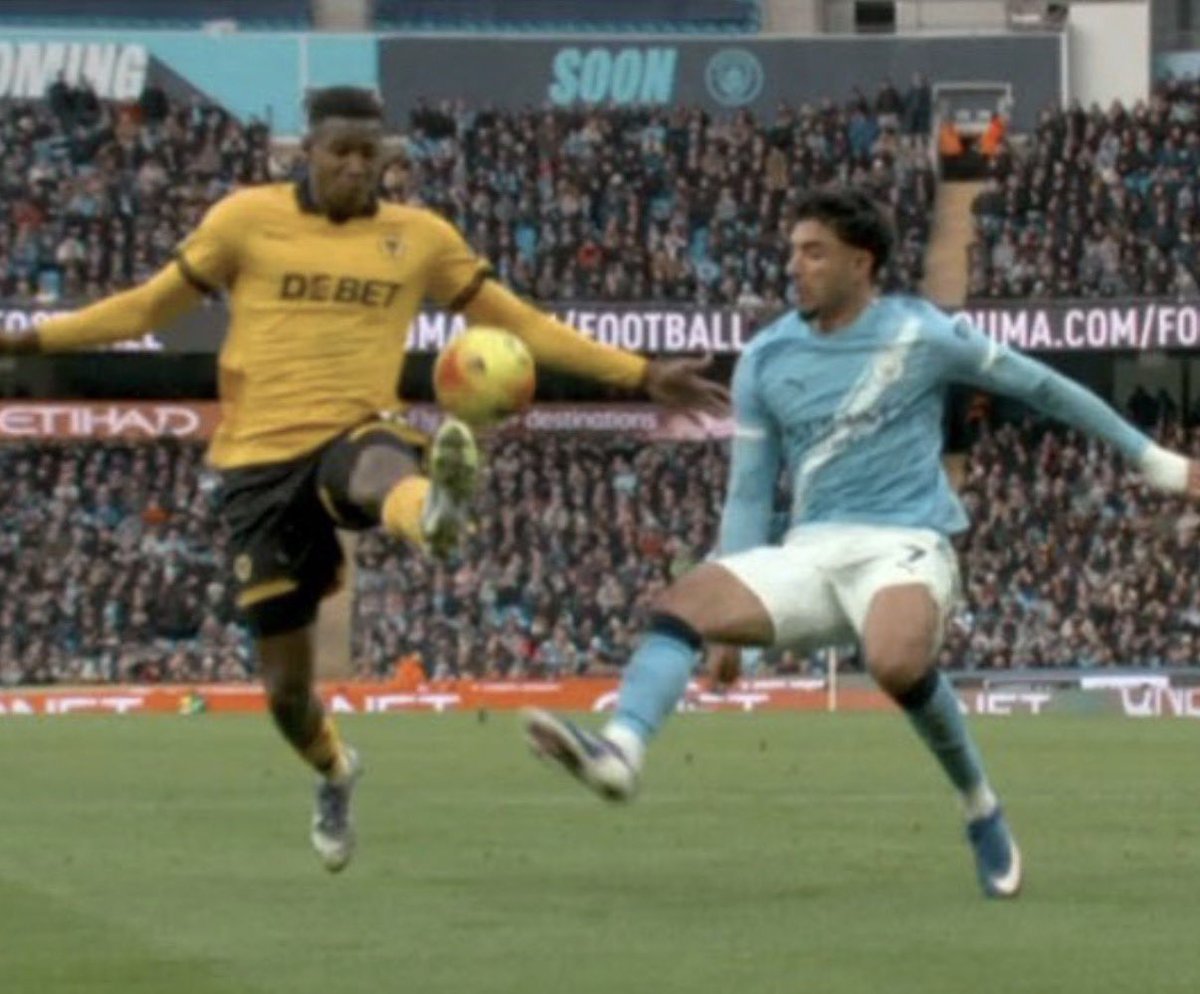 We look a new side today. Energized, winning second balls and solid in defence.

One thing hasnt changed tho… refs cheating us. Natural position? Sound.